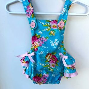 Ella Minnow Pea Boutique ruffle bottom cross back romper 0-3m